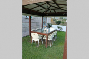 APARTAMENTO RURAL DUPLEX ( 270 metros.) DE 4 HAB. EN TOMIÑO CON JARDIN PRIVADO, Outeiriño